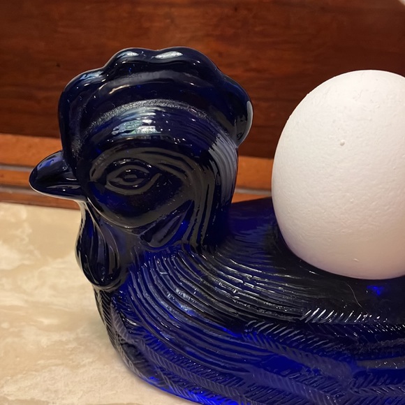 Very Beautiful Cobalt Blue nesting chicken holds 2 eggs. Unique item never seen - Picture 5 of 9